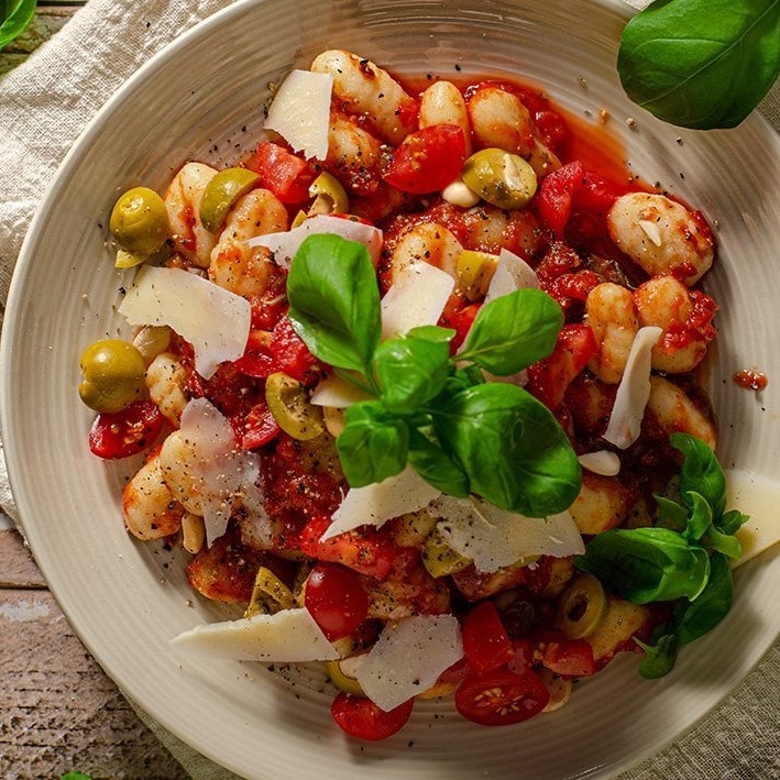 Gnocchi s rajčatovou omáčkou a s olivami Gnocchi s rajčatovou omáčkou a s olivami